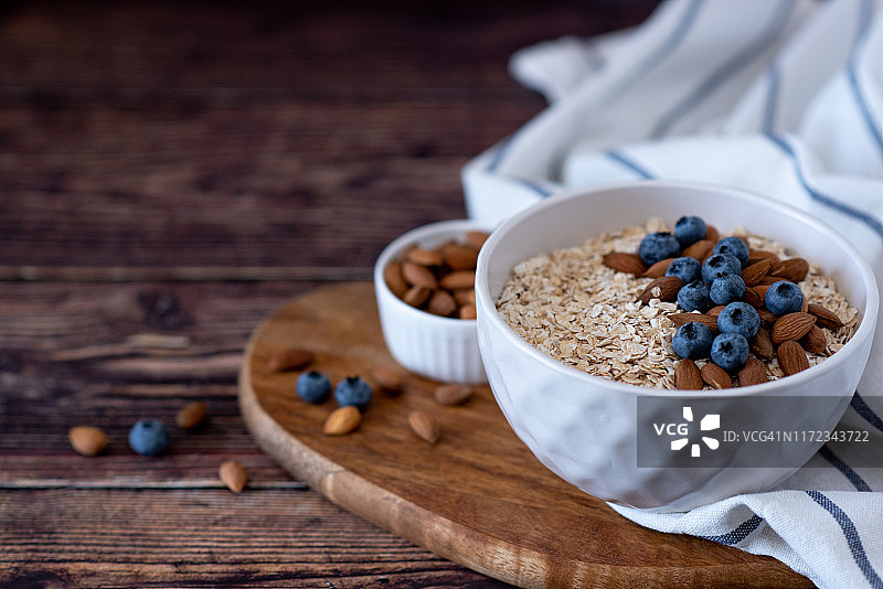 勺子里的燕麦片图片素材