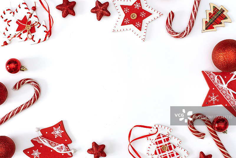 精美圣诞礼物和装饰品（彩色背景）图片素材