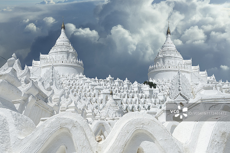 伊洛瓦底江曼德勒缅甸附近的漂亮敏贡佛塔图片素材