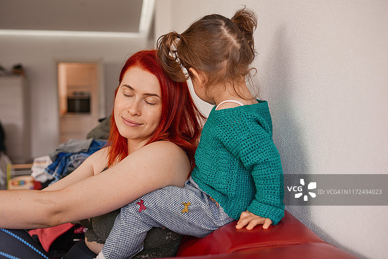 照顾我的母亲图片素材