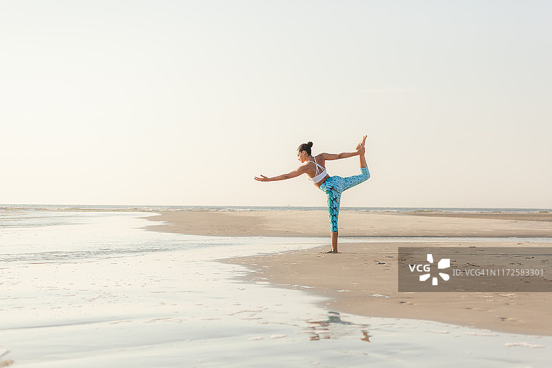 海滩舞者图片素材