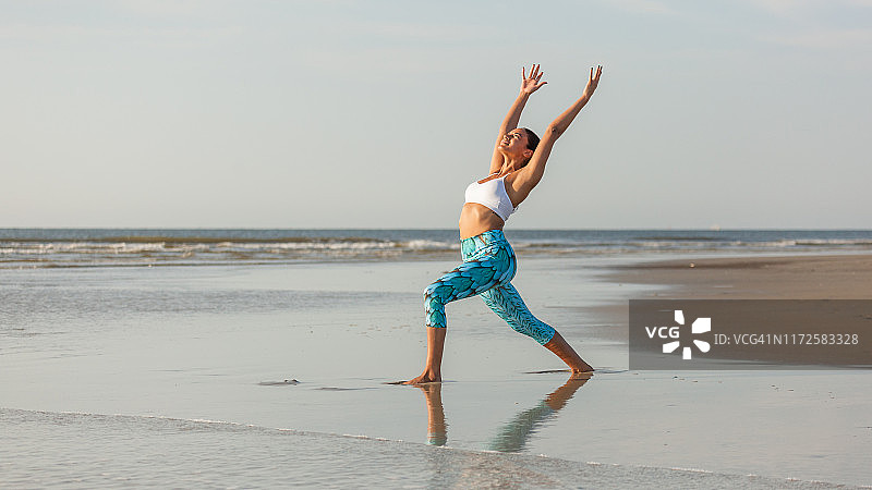 瑜伽拜日式图片素材