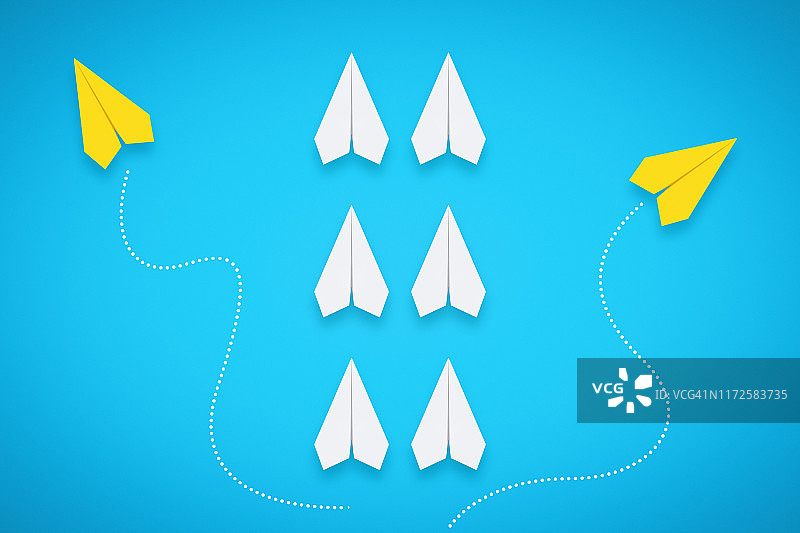 纸飞机不同方法与领导力概念图片素材