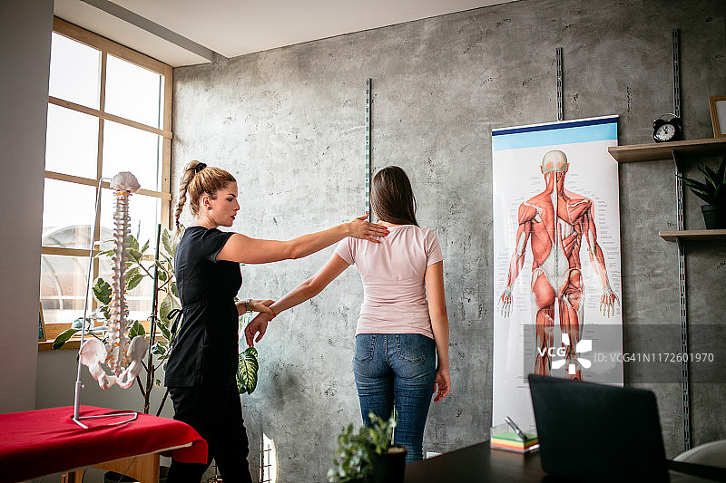 学习人体解剖学相关知识图片素材