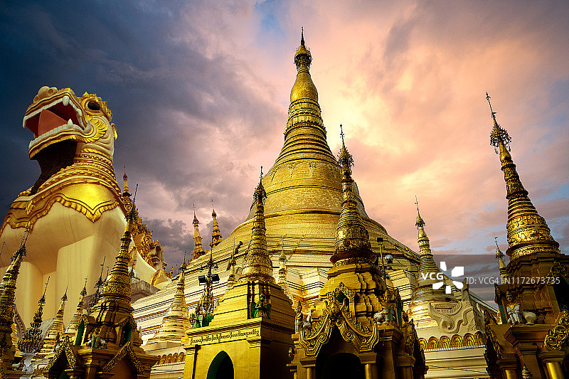 仰光缅甸日落时分的大金塔拼贴图片素材