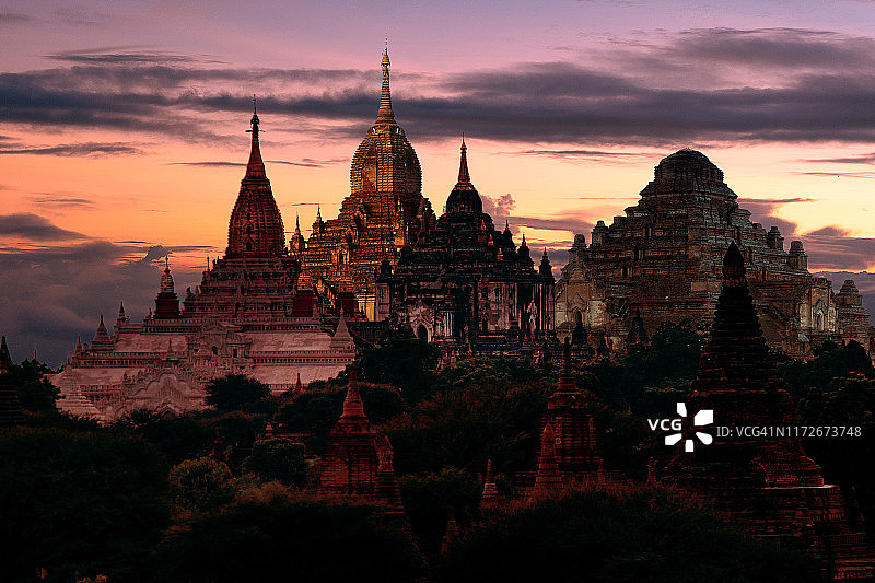 缅甸蒲甘佛塔拼贴（联合国教科文组织世界遗产）图片素材
