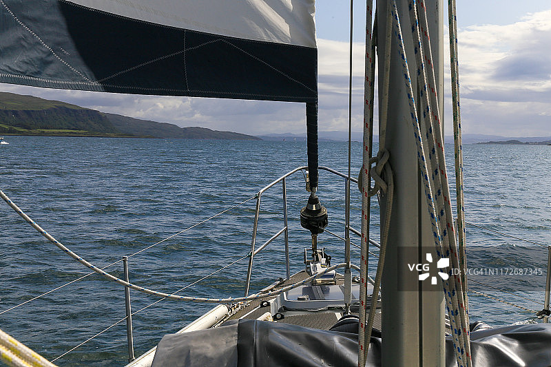 在苏格兰航行的船首图片素材