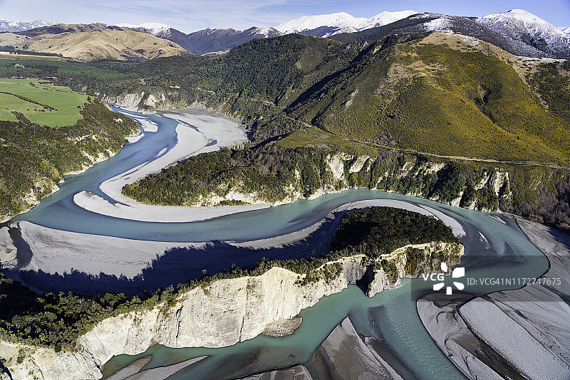 飞往南阿尔卑斯山图片素材