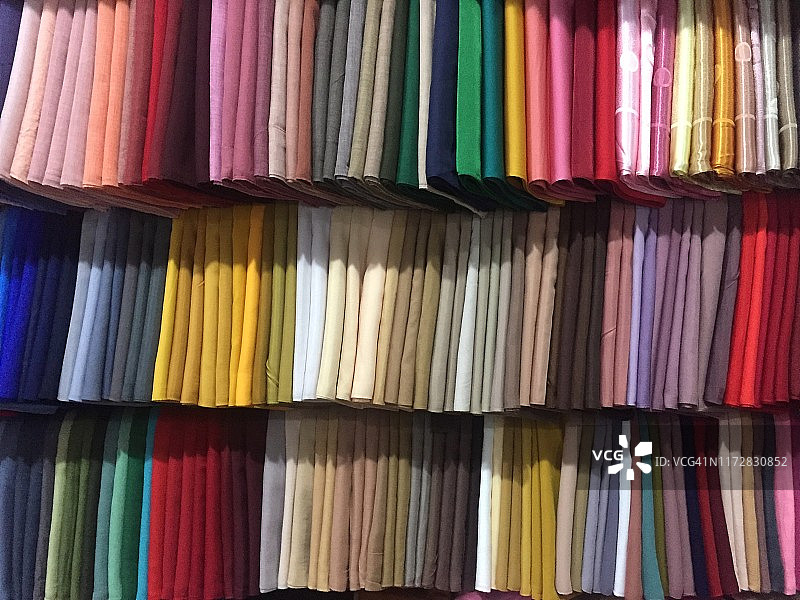 商店里的头巾展示图片素材