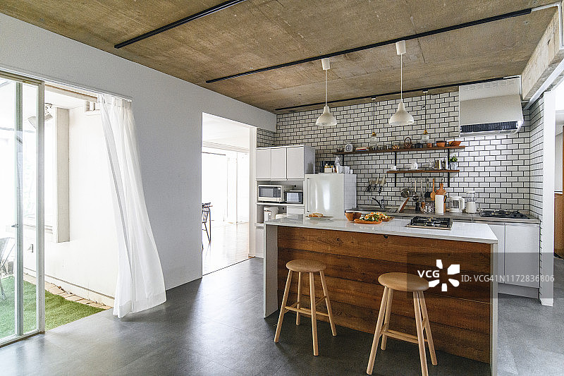 现代日式家居厨房和推拉门图片素材