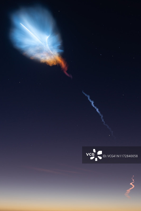 火箭发射第一级分离图片素材