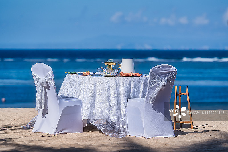 印度尼西亚巴厘岛浪漫餐桌图片素材