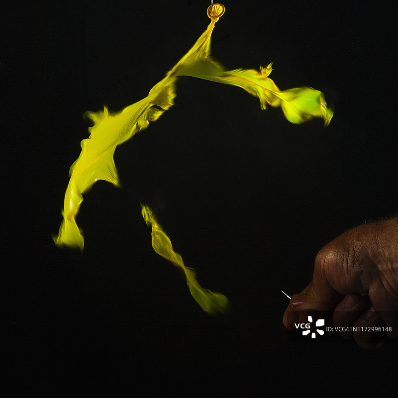 气球爆炸瞬间图片素材