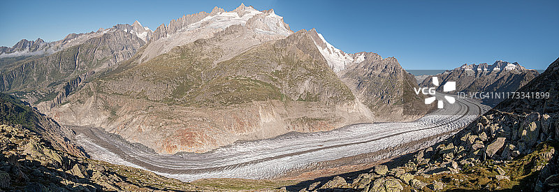 欧洲最大冰川阿莱奇冰川壮观地形的全景照片，位于瑞士中部图片素材