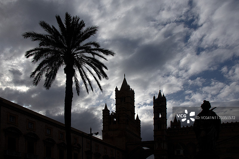 西西里岛巴勒莫大教堂轮廓剪影图片素材