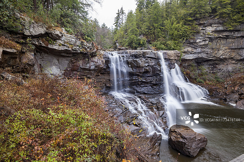 黑水瀑布图片素材