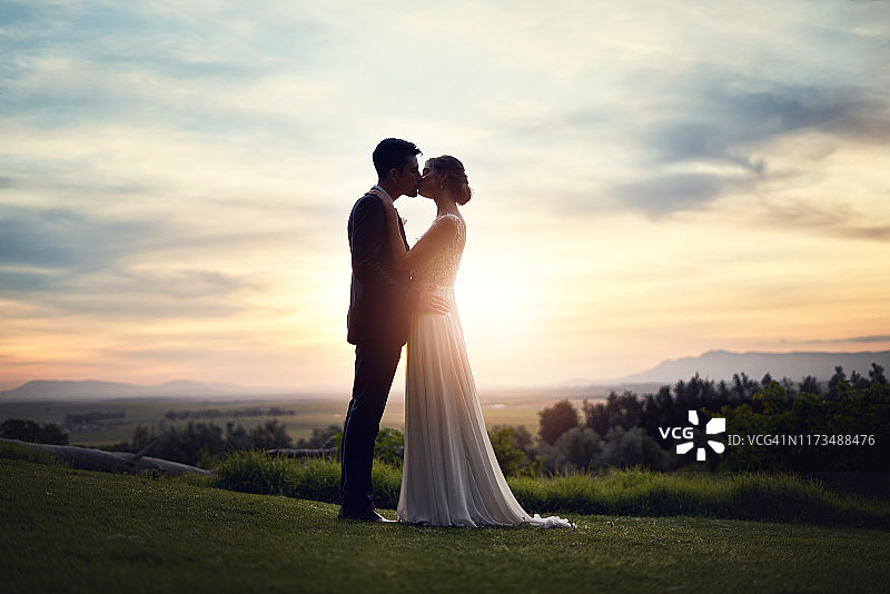 我会爱你直到我们日落西山图片素材