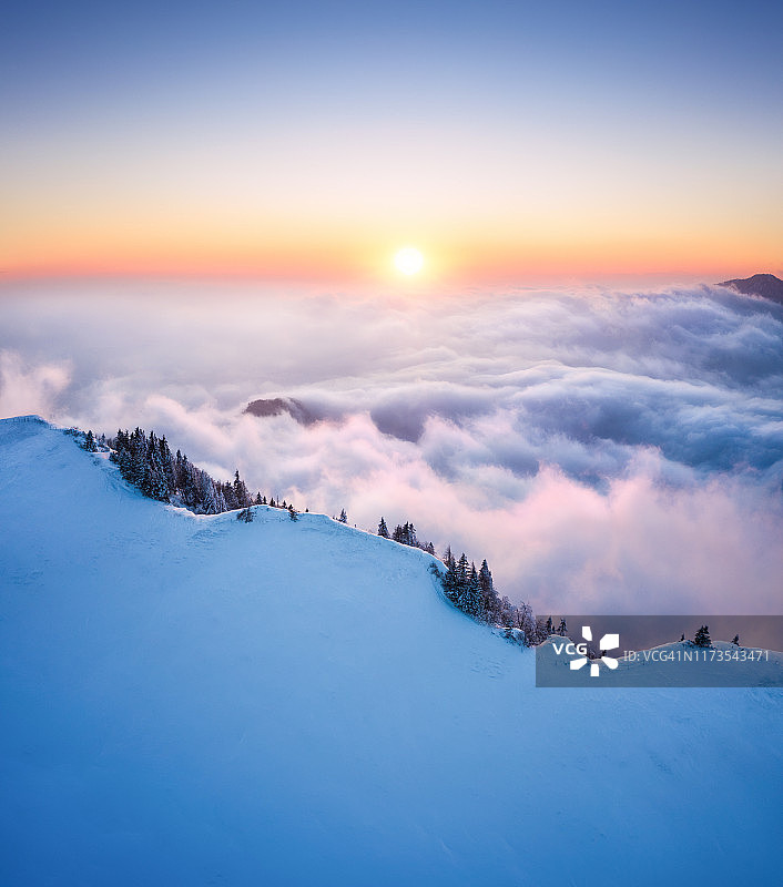 山顶日落图片素材