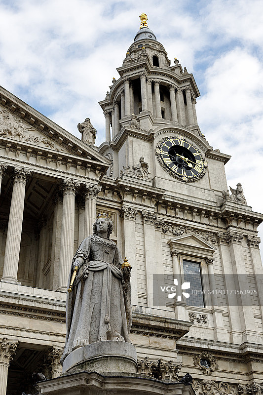 圣保罗大教堂安妮女王雕像图片素材