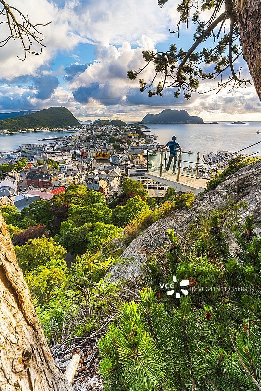 从比拉姆彭观景点看奥勒松，挪威图片素材