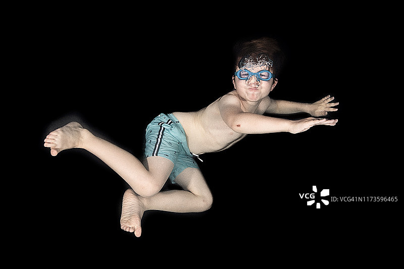 儿童时期学习游泳图片素材