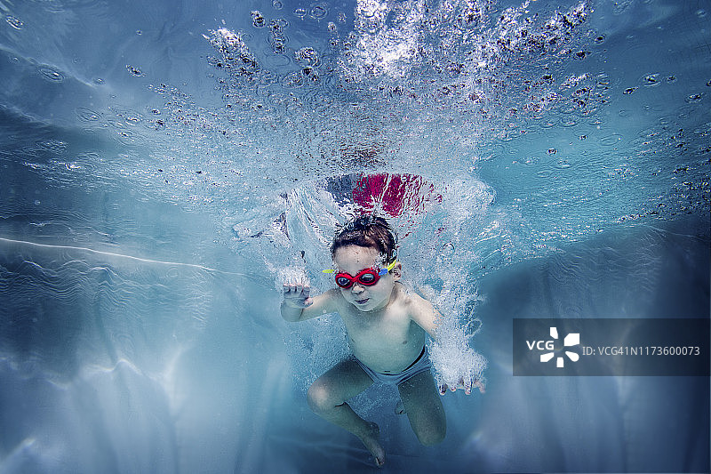 水下婴儿图片素材