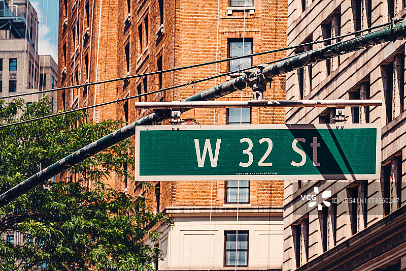 曼哈顿中城的西32街路牌图片素材