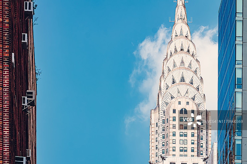 标志性的克莱斯勒大厦和住宅楼图片素材