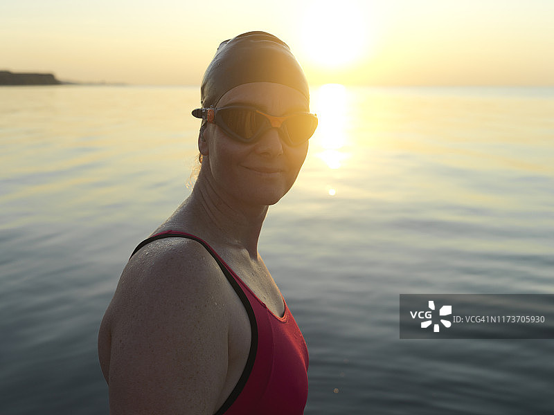 女游泳运动员肖像图片素材