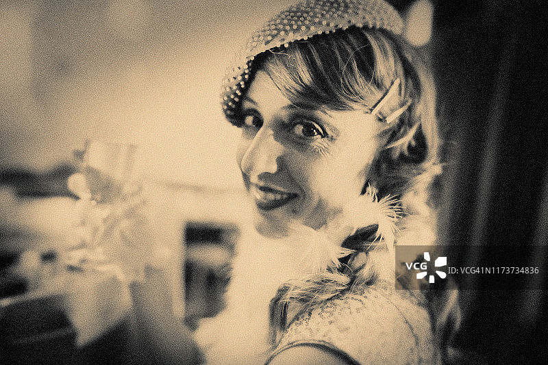 酒吧里美丽的女人图片素材