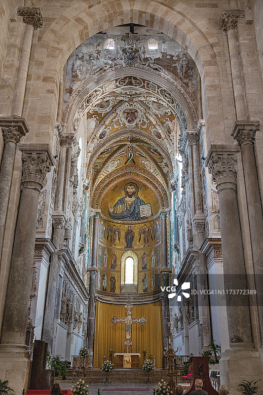 意大利西西里岛切法卢大教堂内部图片素材