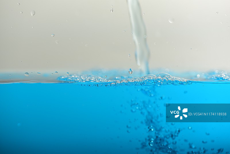 蓝色水和气泡图片素材
