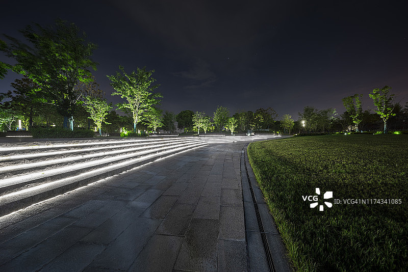 苏州公园夜景图片素材