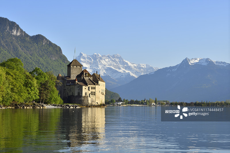 瑞士日内瓦湖上的西庸城堡图片素材