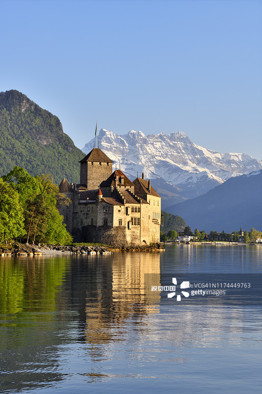 瑞士日内瓦湖上的西庸城堡图片素材