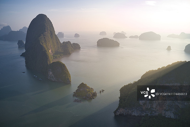 泰国攀牙湾的清晨鸟瞰图片素材