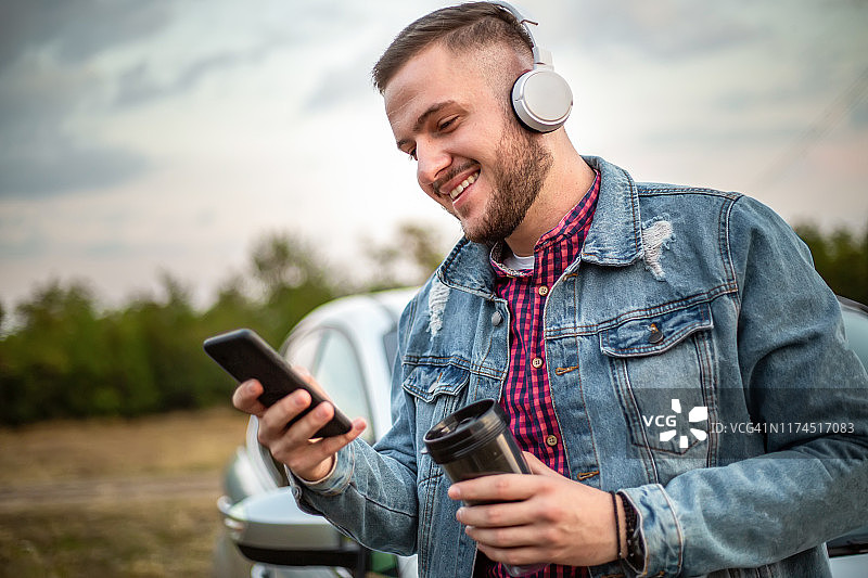 路边短暂的驾驶休息图片素材