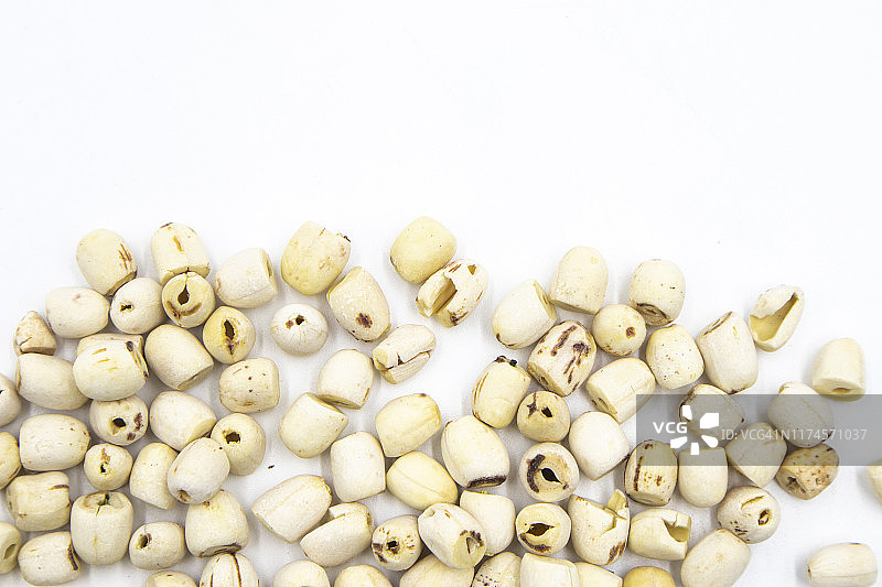 白色背景下的莲子图片素材