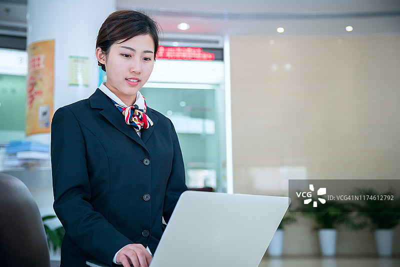 中国银行柜员和零售银行内部图片素材