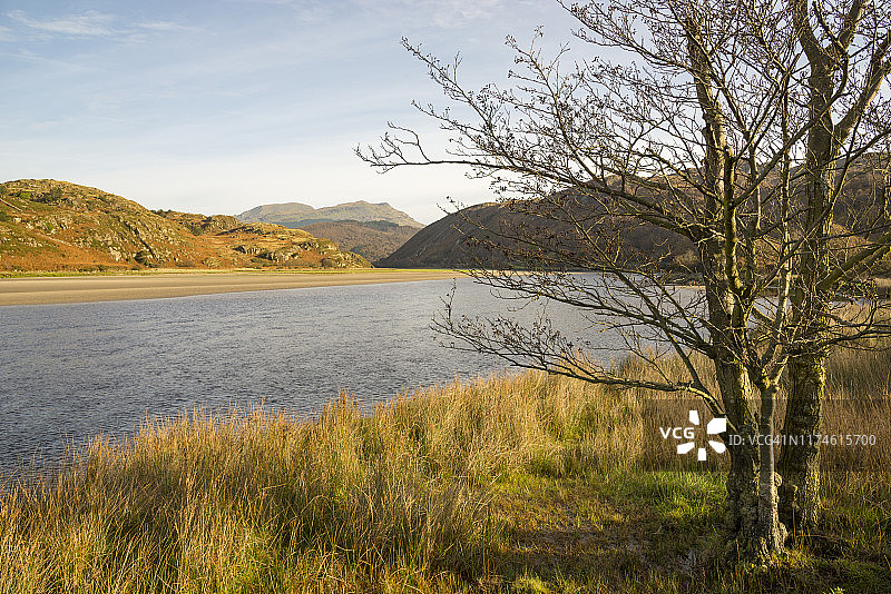 斯诺多尼亚德怀里德河口秋景图片素材