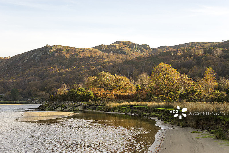 斯诺多尼亚德怀里德河口秋景图片素材