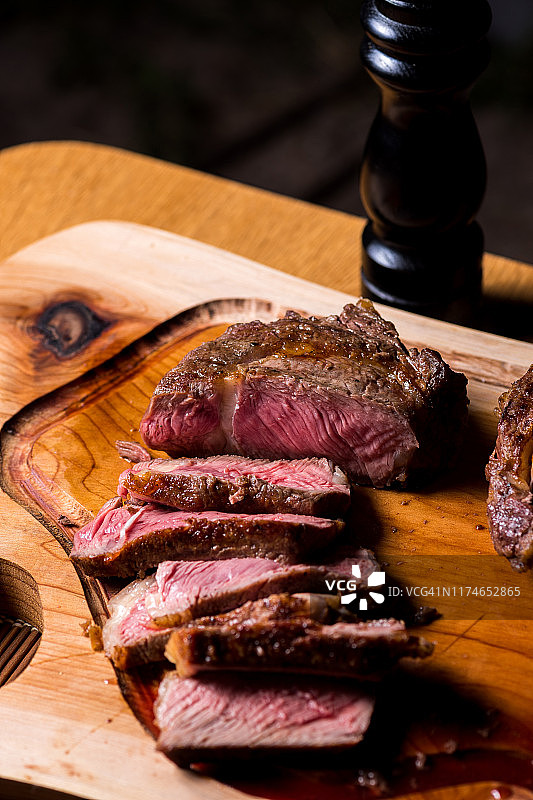 肋眼牛排切片图片素材