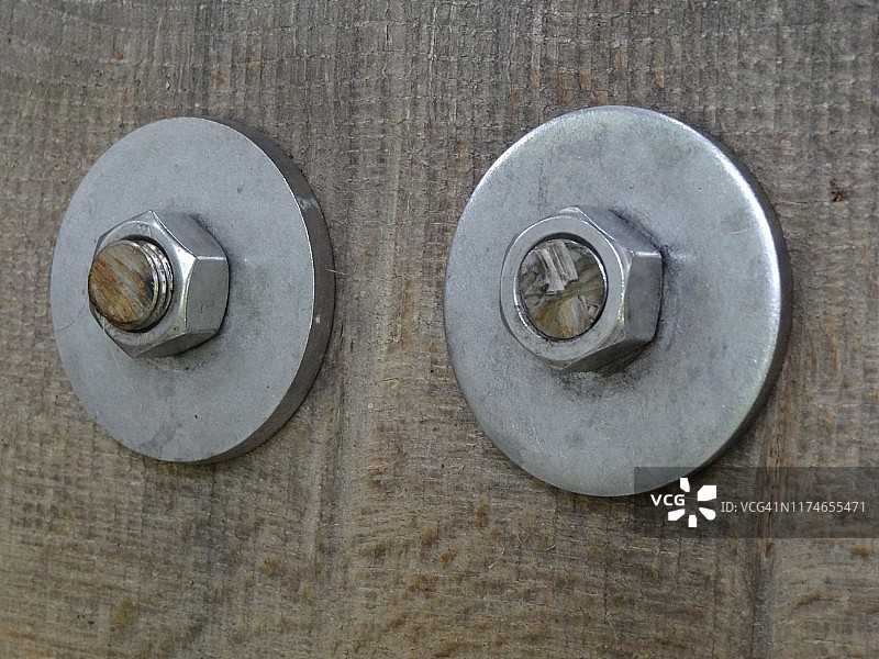 精美的钢制螺丝图片素材