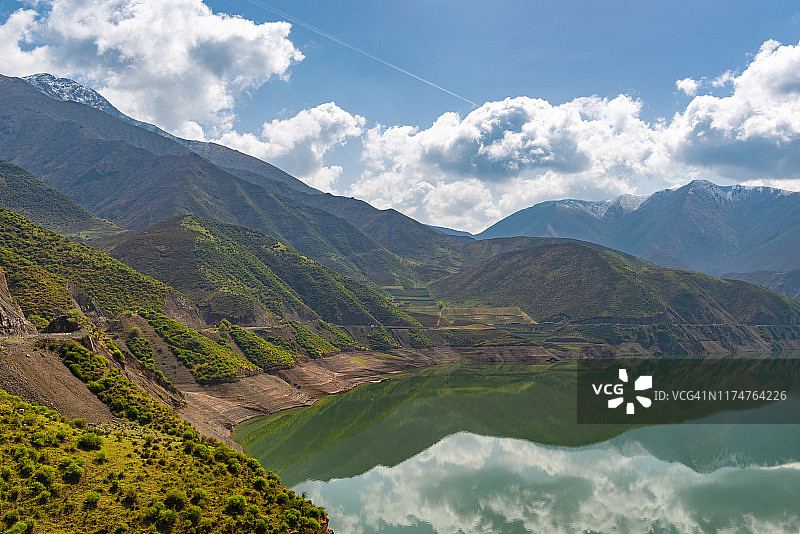 中国西宁附近水库大坝风光图片素材