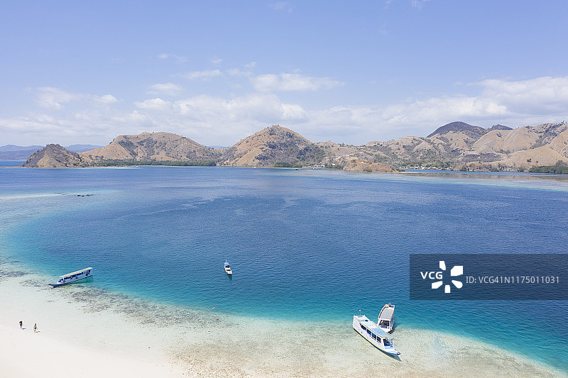 印度尼西亚美丽的海滩和岛屿。科洛尔岛。浮潜和徒步旅行活动。靠近科莫多岛，东努沙登加拉。图片素材