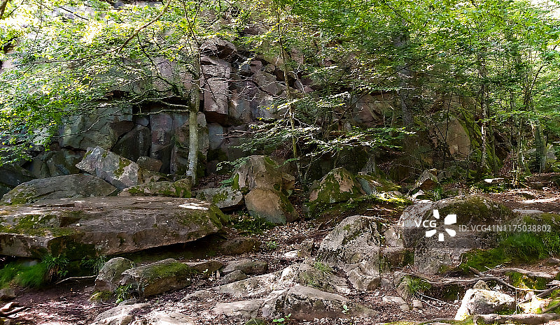 埃科达伦（回声谷），丹麦最长的裂谷，位于博恩霍尔姆岛阿基尔克比附近，丹麦图片素材