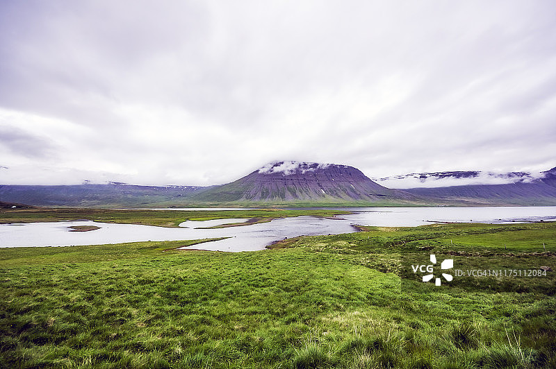 冰岛伊萨菲厄泽附近的景观图片素材