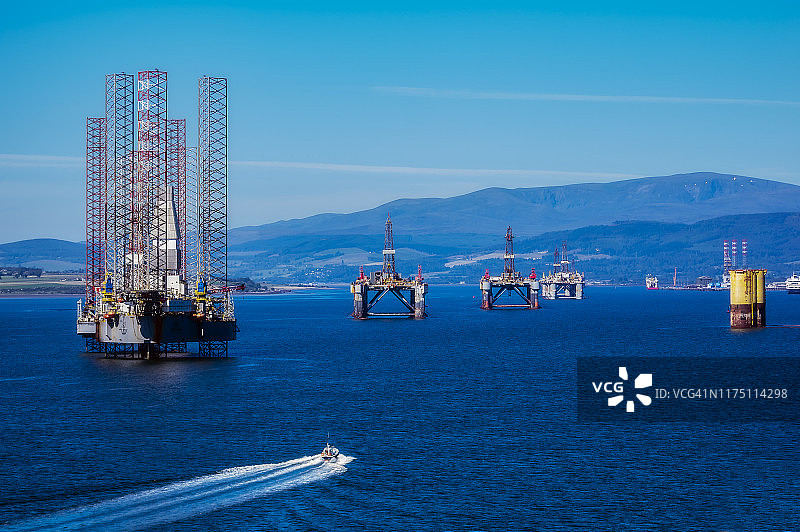 英国苏格兰因弗戈登石油平台图片素材