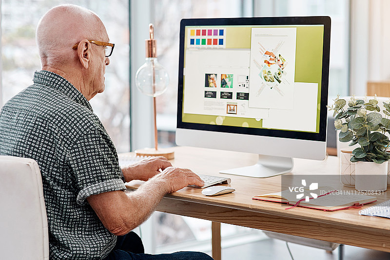 他从事这项手艺多年图片素材