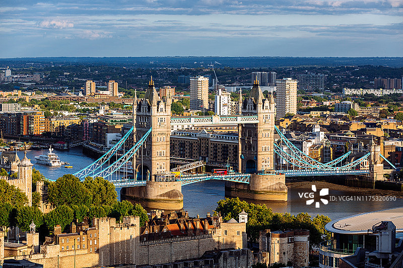 英国伦敦塔桥日落航拍图片素材